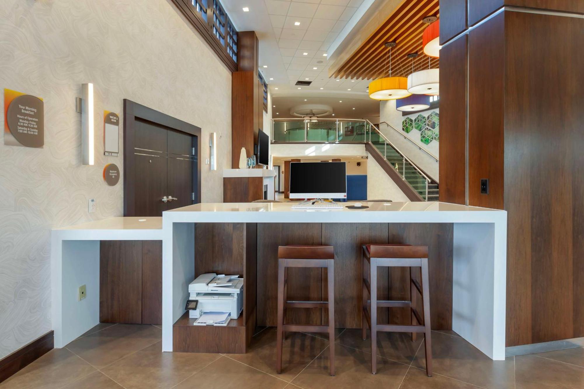 Glo Best Western Mississauga Corporate Centre Exterior photo