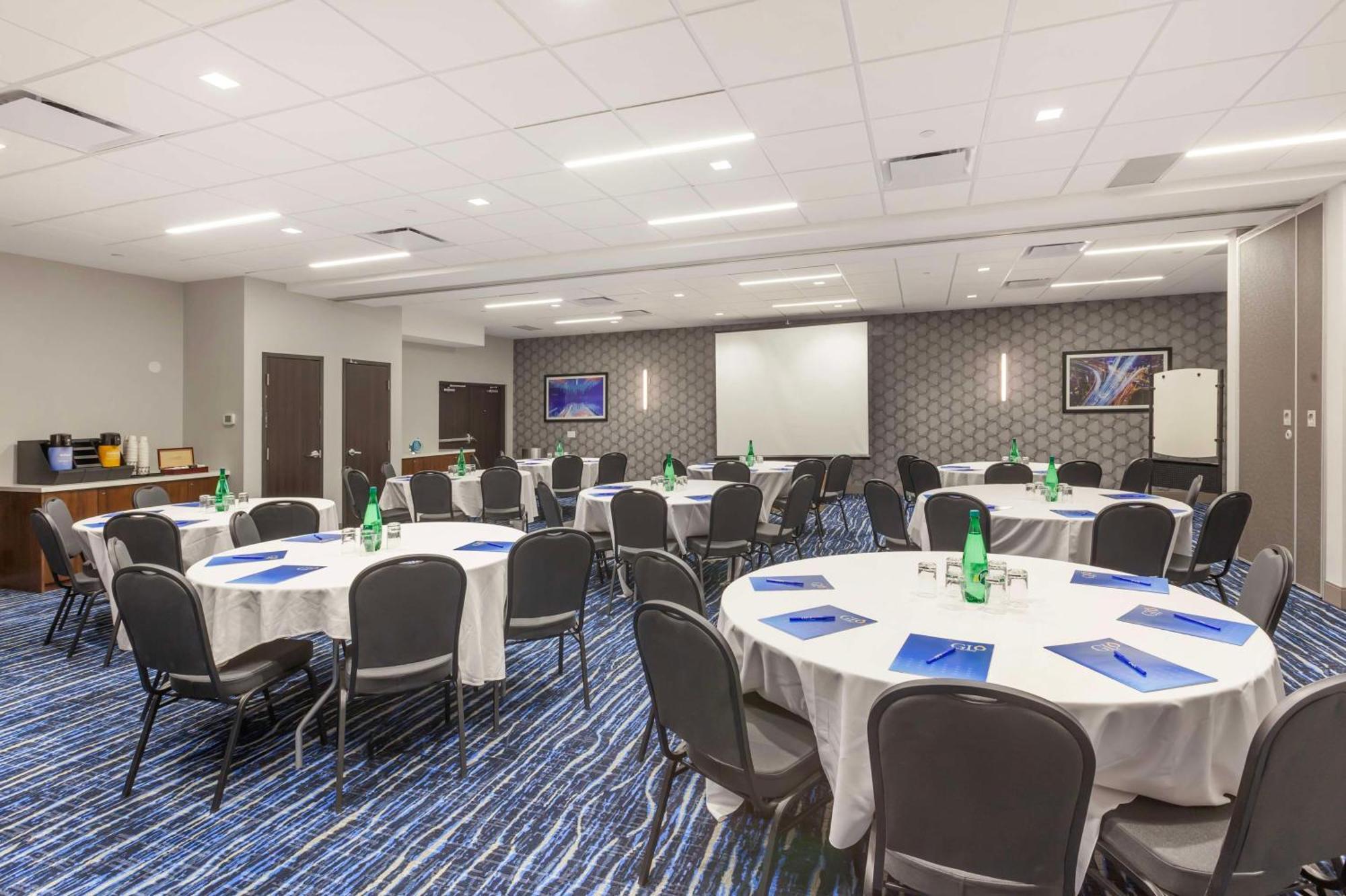 Glo Best Western Mississauga Corporate Centre Exterior photo
